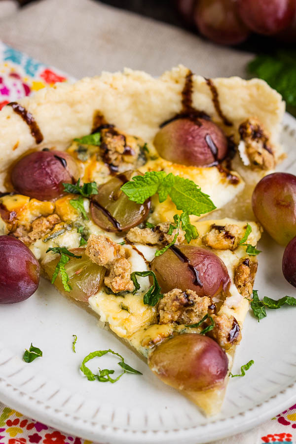 This savory Blue Cheese Grape Tart recipe has bold and interesting flavors. It makes a great appetizer or a decadent lunch paired with a green salad. #bluecheese #tart #grapes #redwine #walnuts #candiedwalnuts #appetizer #recipe #Vintijrestaurant #Vintij Blue Cheese Grape Tart
