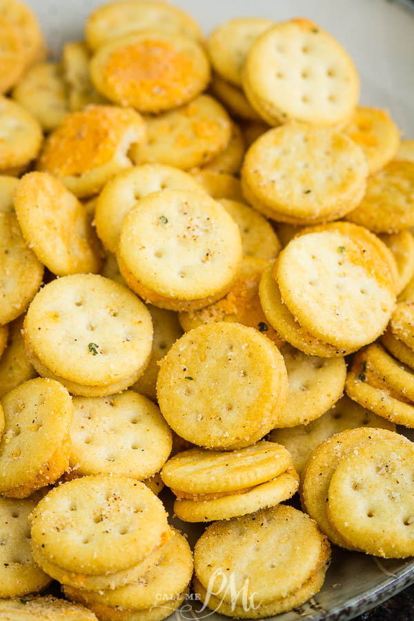 Sandwich crackers seasoned with ranch, garlic, and red pepper Cheesy Ranch Ritz Bits