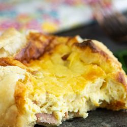 I've found your new favorite breakfast, Panera Bread Ham and Swiss Souffle Recipe. Start the day off right with baked egg in a flaky crust! #breakfast #recipe #pastry #souffle #PaneraBread #eggs #ham #cheese