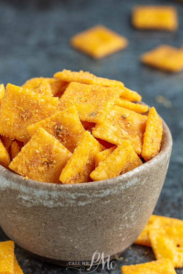 FIRECRACKER CHEEZ ITS recipe takes just four ingredients and less than 30 minutes. Snack fanatics will love these crunchy, cheesy, and salty crackers! #firecracker #ranch #redpepper #recipe #snack #cheezIts #recipeshomemade #homemade #howtomake #simple #mix