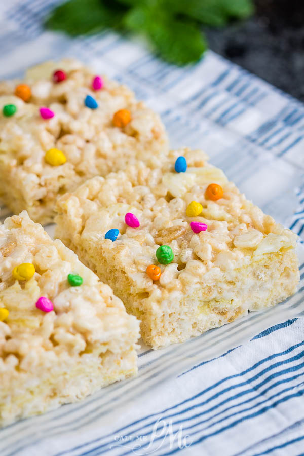 Ruffles Rice Krispie Treats, this salty and sweet dessert comes together in under 5 minutes for a great tasting no-bake snack! #snacks #cereal #recipe #dessert #ricekrispietreats