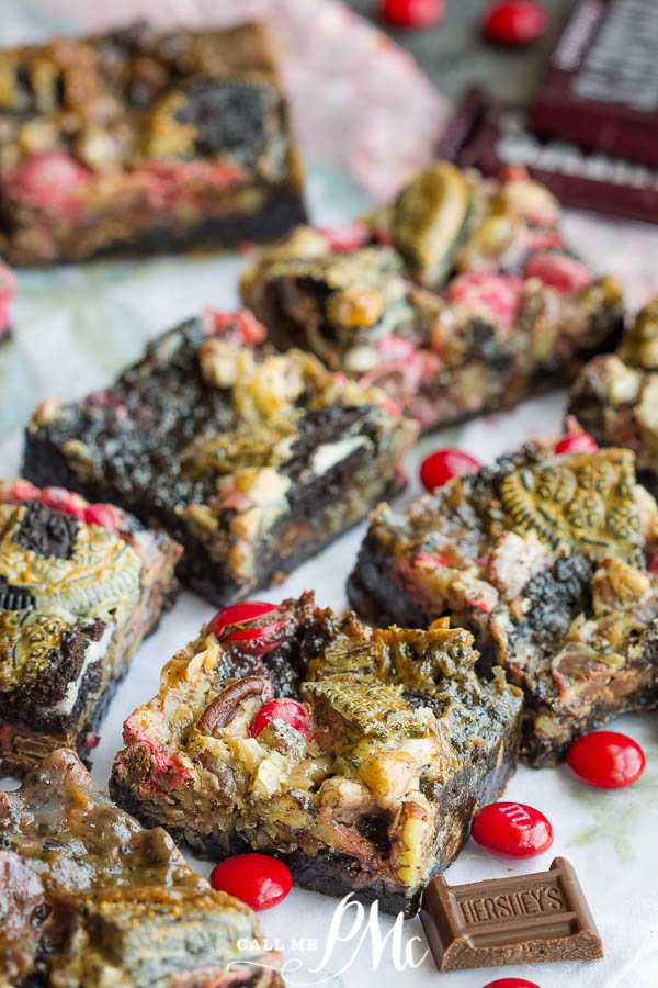 Oreo Magic Bars, easy bar cookie recipe of simple layers that everyone will love! Classic 7 layer or Hello Dolly dessert that everyone loves. #recipes #7layerbars #hellodollybars #dessert #easy Oreo Magic Bars