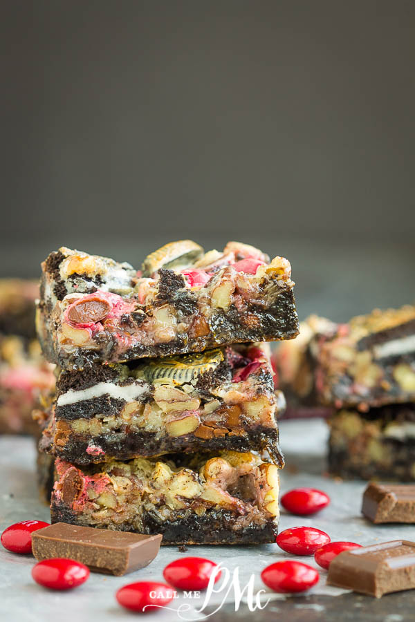 Oreo Magic Bars, easy bar cookie recipe of simple layers that everyone will love! Classic 7 layer or Hello Dolly dessert that everyone loves. #recipes #7layerbars #hellodollybars #dessert #easy Oreo Magic Bars