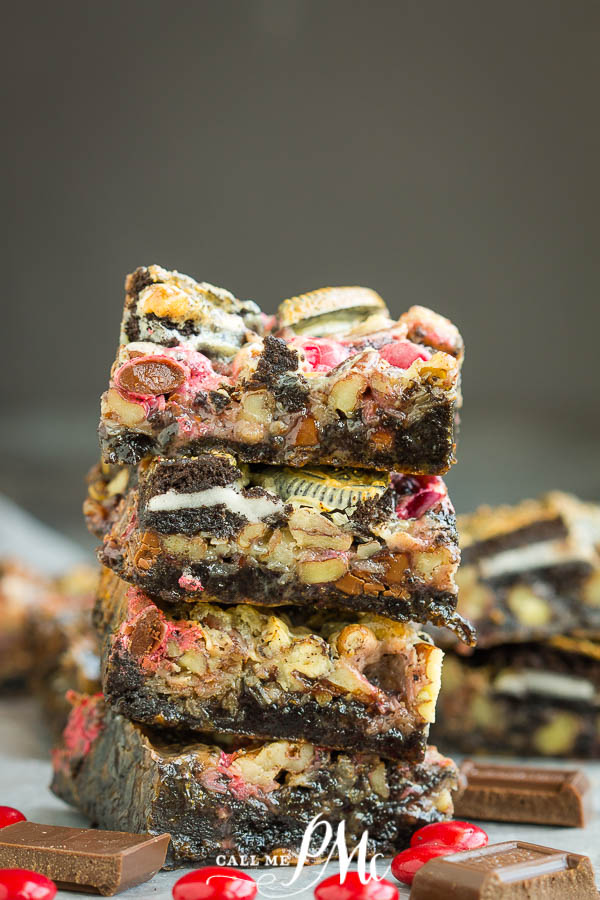 Oreo Magic Bars, easy bar cookie recipe of simple layers that everyone will love! Classic 7 layer or Hello Dolly dessert that everyone loves. #recipes #7layerbars #hellodollybars #dessert #easy
