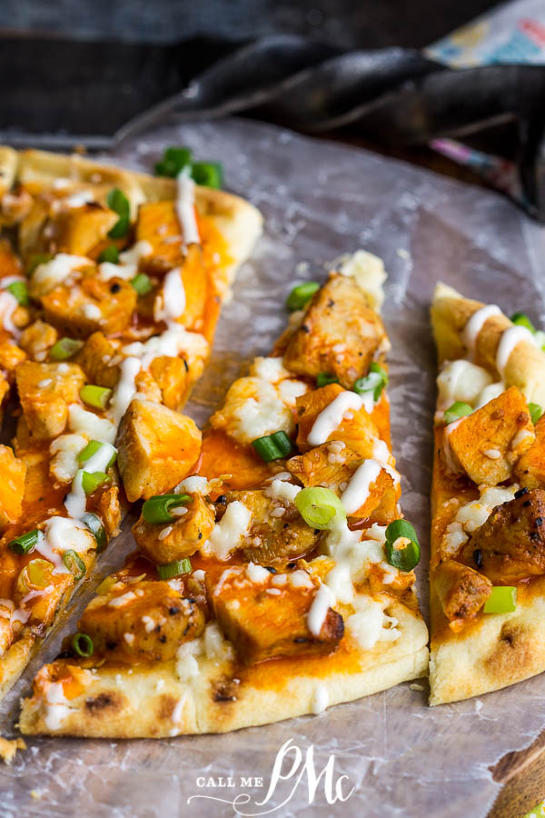 Easy Buffalo Chicken Flatbread is a fun, easy pizza recipe made specifically with college dorm or small apartment residents in mind. #buffalochicken #flatbread #pizza #studentrecipes #dormroomrecipes #easyrecipes #budgetfriendly #chicken