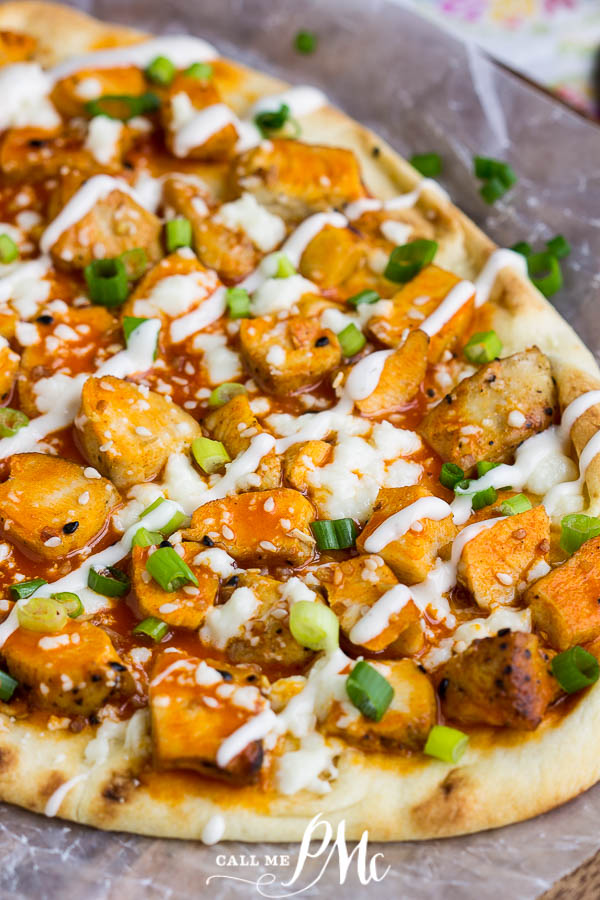 Easy Buffalo Chicken Flatbread is a fun, easy pizza recipe made specifically with college dorm or small apartment residents in mind. #buffalochicken #flatbread #pizza #studentrecipes #dormroomrecipes #easyrecipes #budgetfriendly #chicken