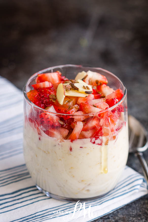 oatmeal with strawberries and almonds