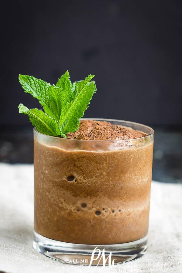 Chocolate milkshake isย quick, easy, doesnโt require turning on the oven. It's great for pre or post-workout nutrition, on-the-go breakfast, or mid-afternoon snack! Smoothies are very nutritious if made the right way. #espresso #smoothie #healthy #coffee #drink #chocolate #protein #callmepmc #recipe Healthy Chocolate Espresso Smoothie