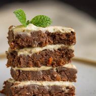 HEALTHY NO-BAKE CARROT CAKE BARS