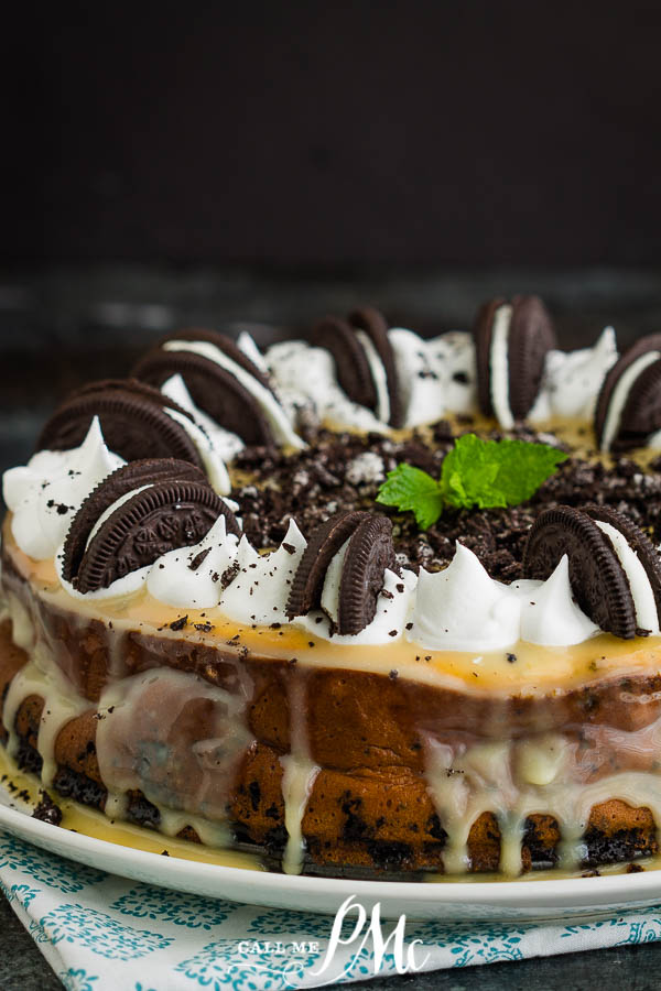 whole cheesecake with Cool Whip and cookies on top Cheesecake Factory Oreo Cheesecake recipe