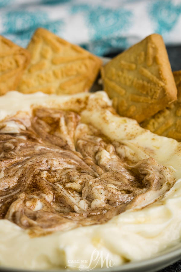 Cheesecake Dip with cinnamon and cookies