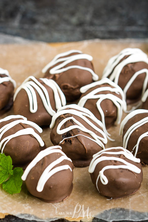 truffles with white drizzle EASY BROWNIE TRUFFLES with cream cheese