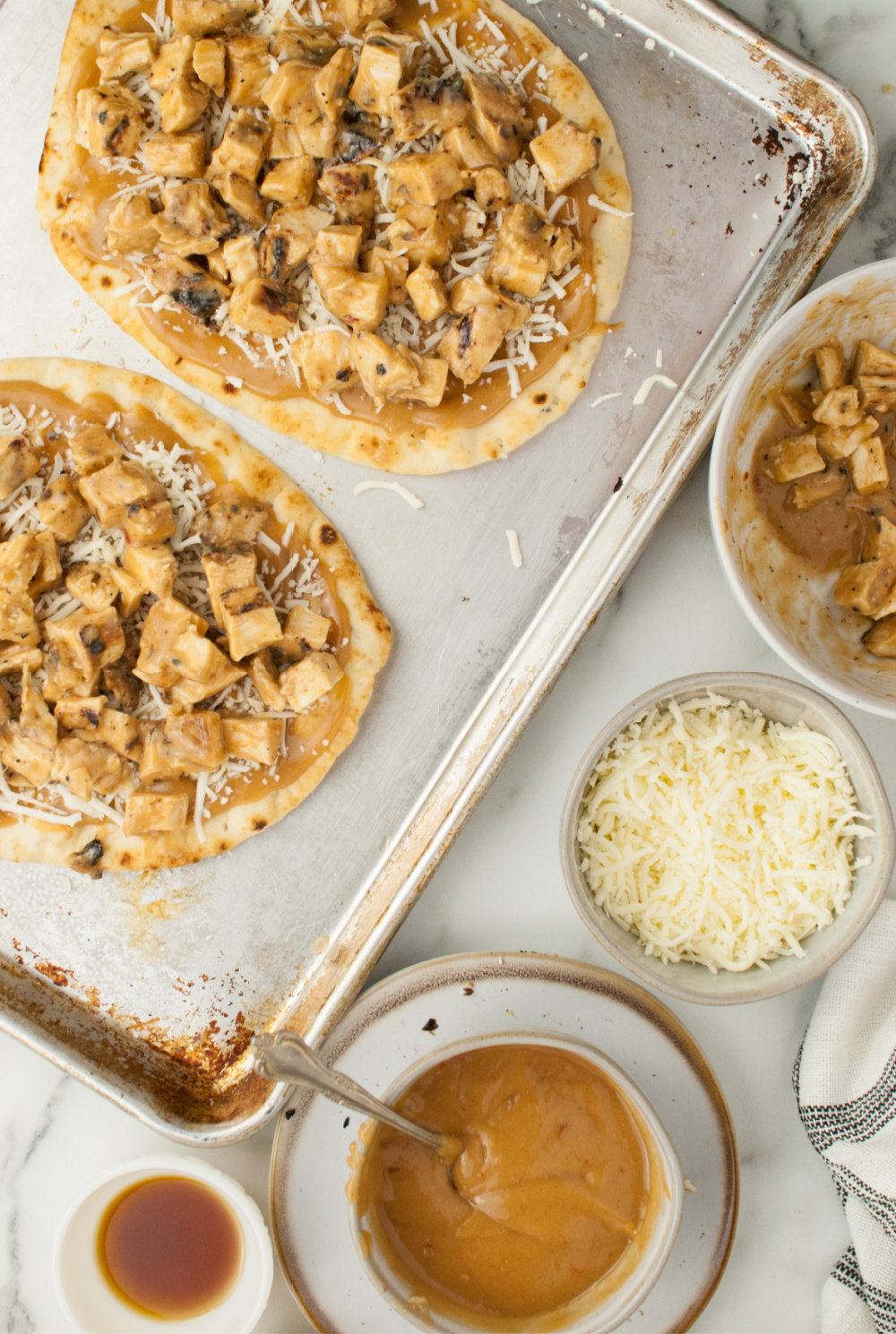 flatbread pizza with peanut sauce and chicken ingredients