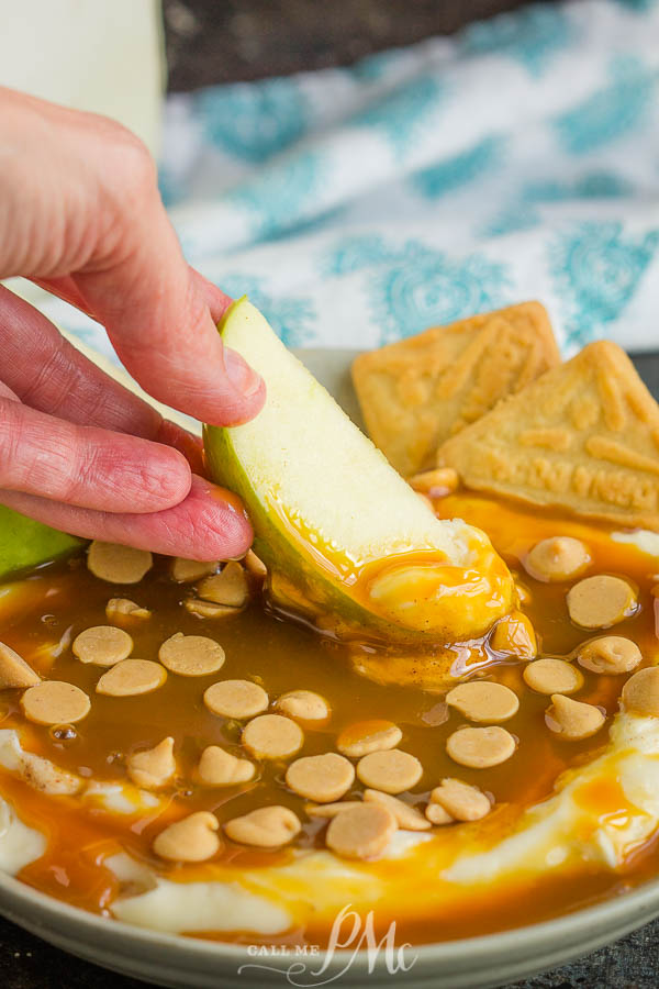 Apple slice in caramel sauce