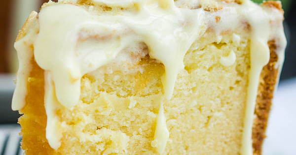 BEST BANANA PUDDING POUND CAKE WITH AMARETTO LIQUEUR