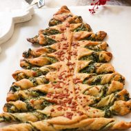 CHRISTMAS TREE SPINACH DIP APPETIZER