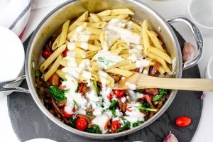 Creamy Pasta with Spinach and Tomatoes