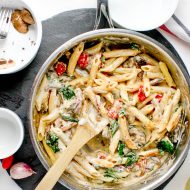 CREAMY PASTA WITH SPINACH AND TOMATOES