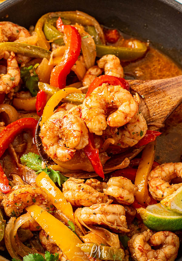 Easy Skillet Shrimp Fajitas {20 Minute Recipe!} - FeelGoodFoodie