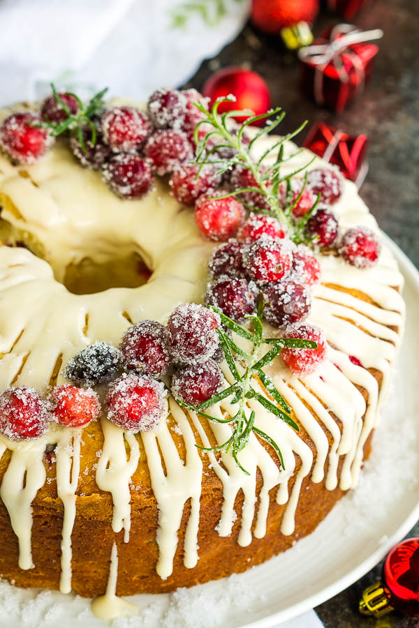 Cake with cranberries