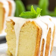 Rumchata Pound Cake. A classic buttery pound cake is already incredible, but this one is extra special with a bump of flavor from rumchata liquor. Rumchata adds vanilla and cinnamon notes in the cake as well as the glaze. #cake #poundcake #poundcakepaula #poundcakelady #dessert #baking #homemade #recipe #callmepmc