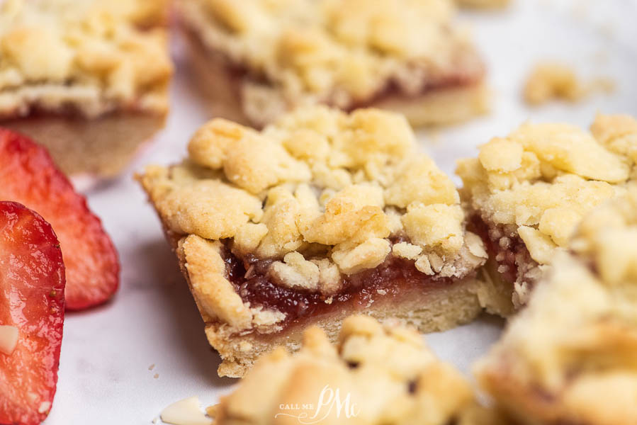 Soft and chewy bottom, gooey, jammy center and crispy crumble topping make these Strawberry Streusel Bars perfect. Plus, they're easy to make! #strawberry #dessert #streuselbars