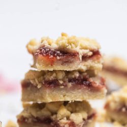 Soft and chewy bottom, gooey, jammy center and crispy crumble topping make these Strawberry Streusel Bars perfect. Plus, they're easy to make! #strawberry #dessert #streuselbars