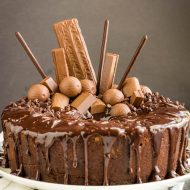 CHOCOLATE AMARETTO POUND CAKE