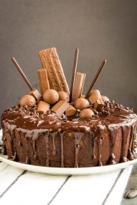 CHOCOLATE AMARETTO POUND CAKE