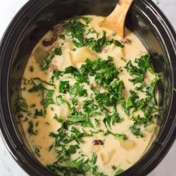 Slow Cooker Zuppa Toscana, easy sausage kale potato soup recipe that's better than Olive Garden. Nutritious, healthy, delicious. #soup #zuppatoscana #slowcookerrecipes