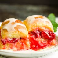 HAWAIIAN ROLLS STRAWBERRY CHEESECAKE SLIDERS