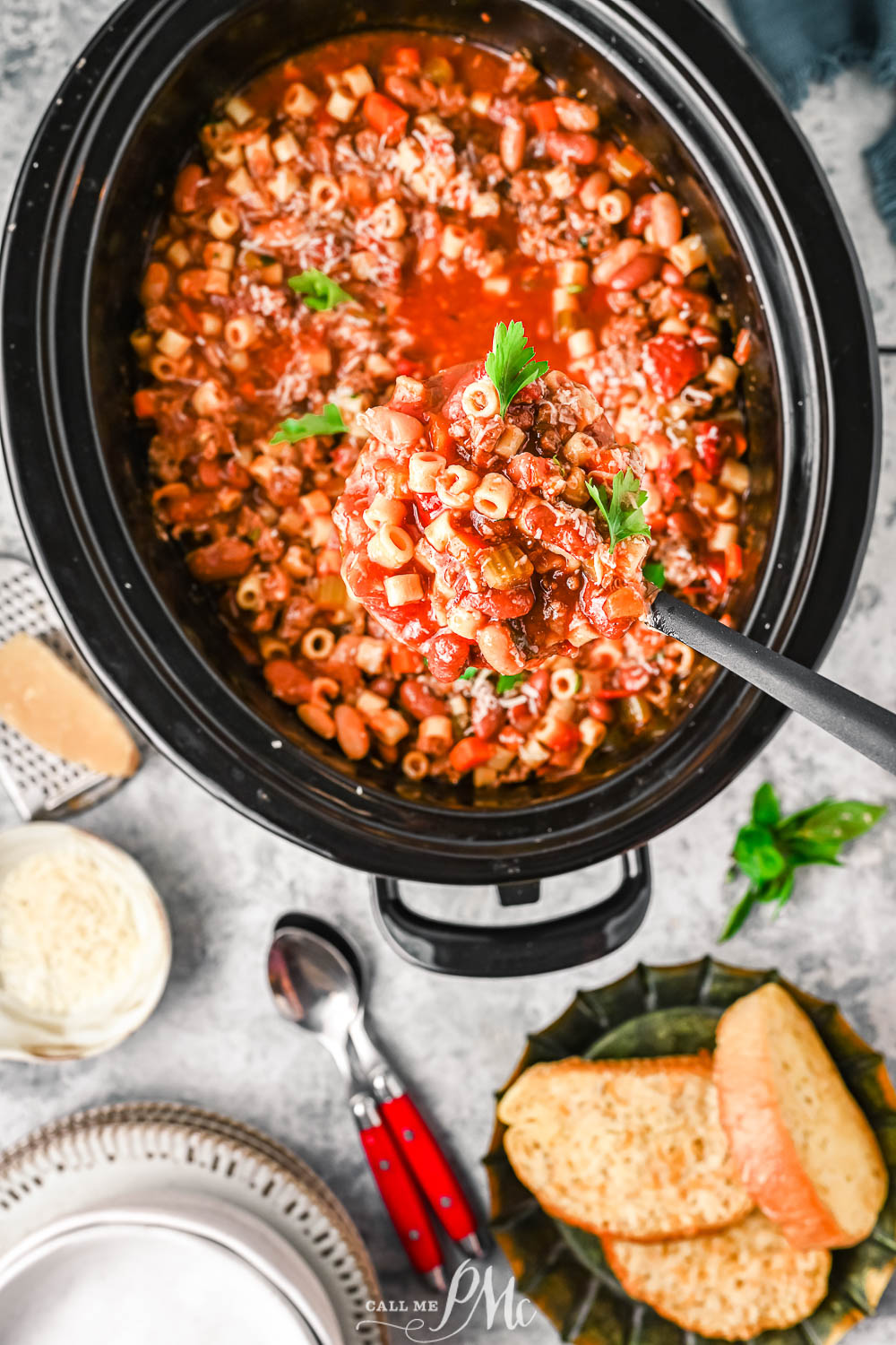 Slow Cooker Olive Garden Copycat Pasta e Fagioli Soup slow cooker main entree