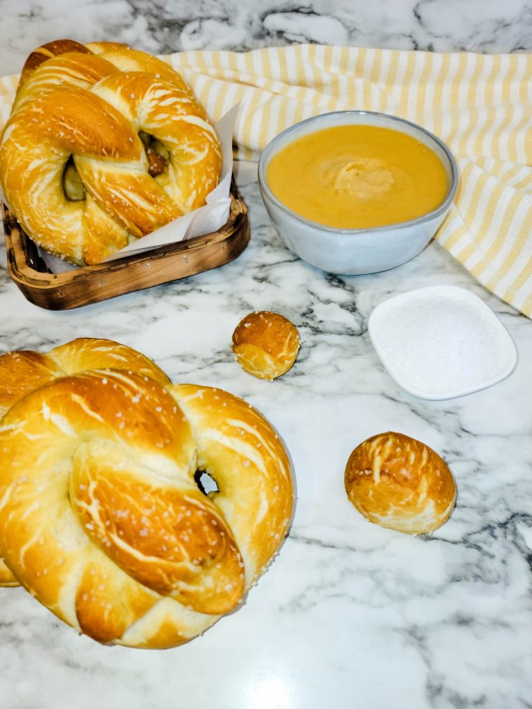 HOMEMADE PRETZELS AND CHEESE DIP