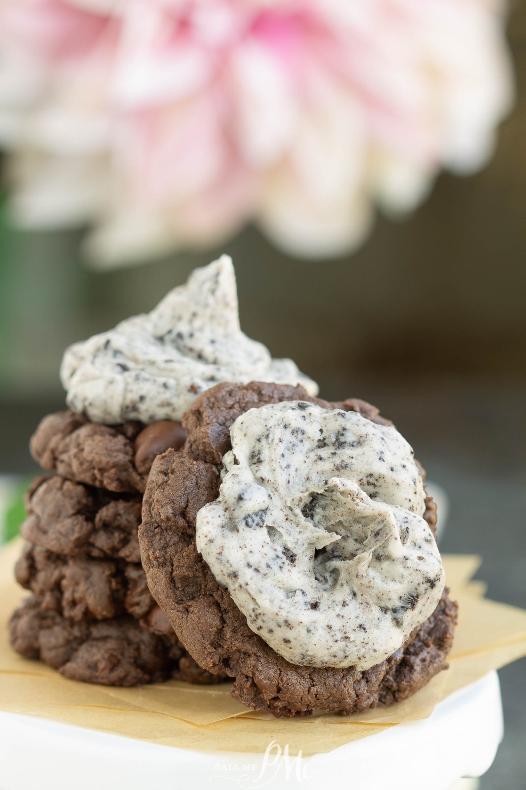 Fudge Cookies with Oreo Frosting (chocolate cake mix cookies) chocolate biscuit