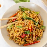 10 MINUTE RAMEN NOODLE STIR FRY