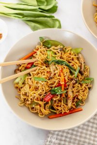 10 MINUTE RAMEN NOODLE STIR FRY