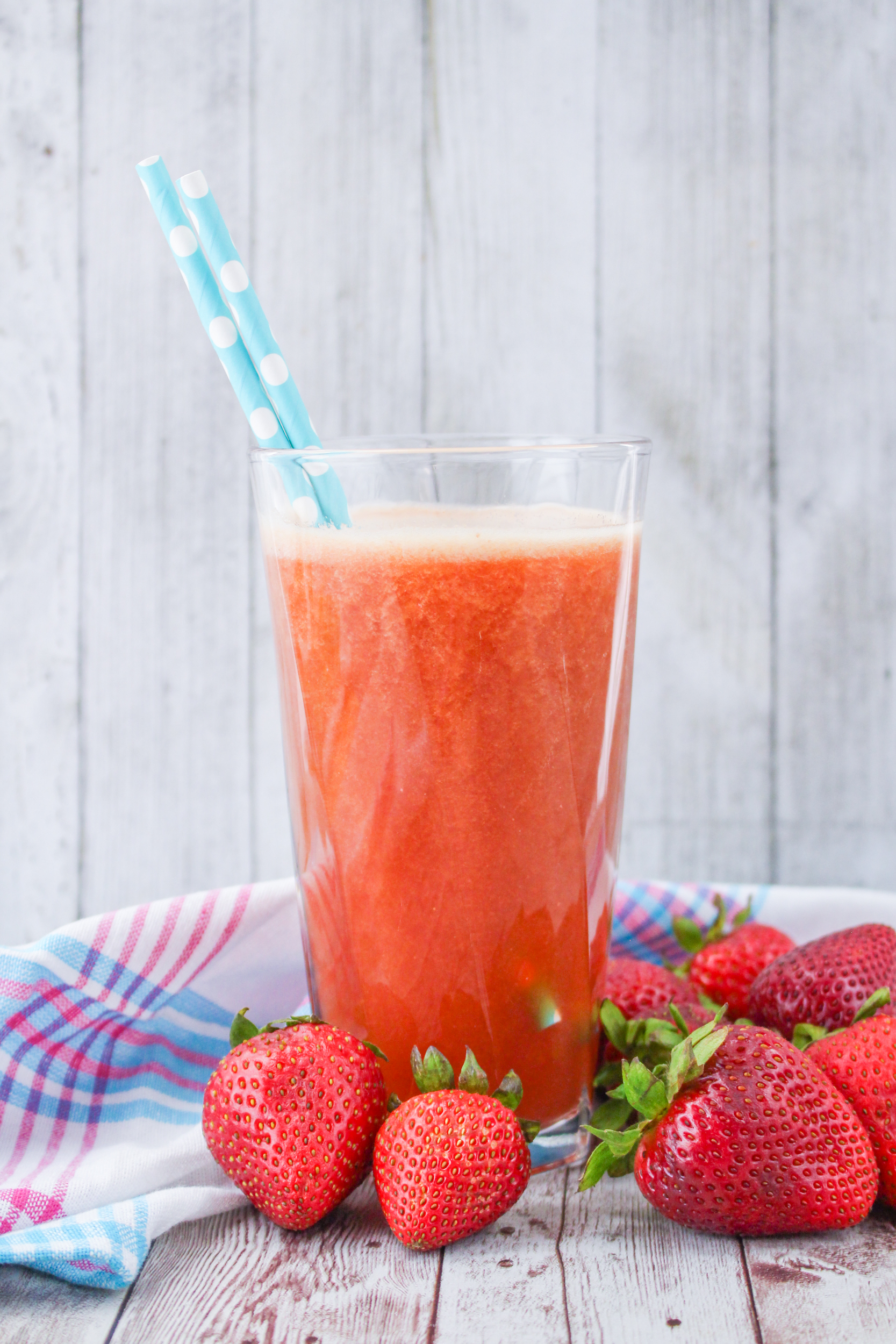 Boozy strawberry iced tea