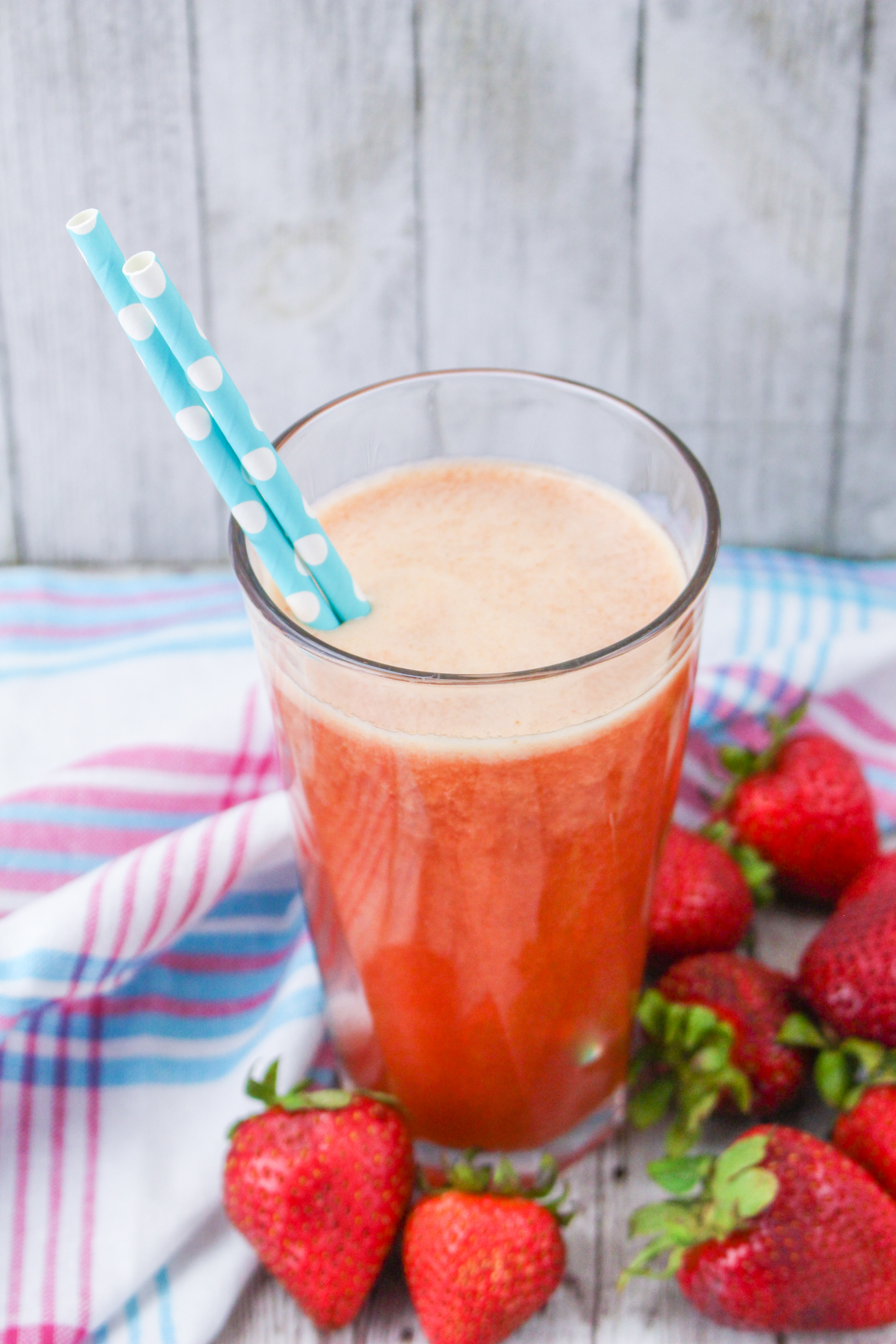 Boozy strawberry iced tea