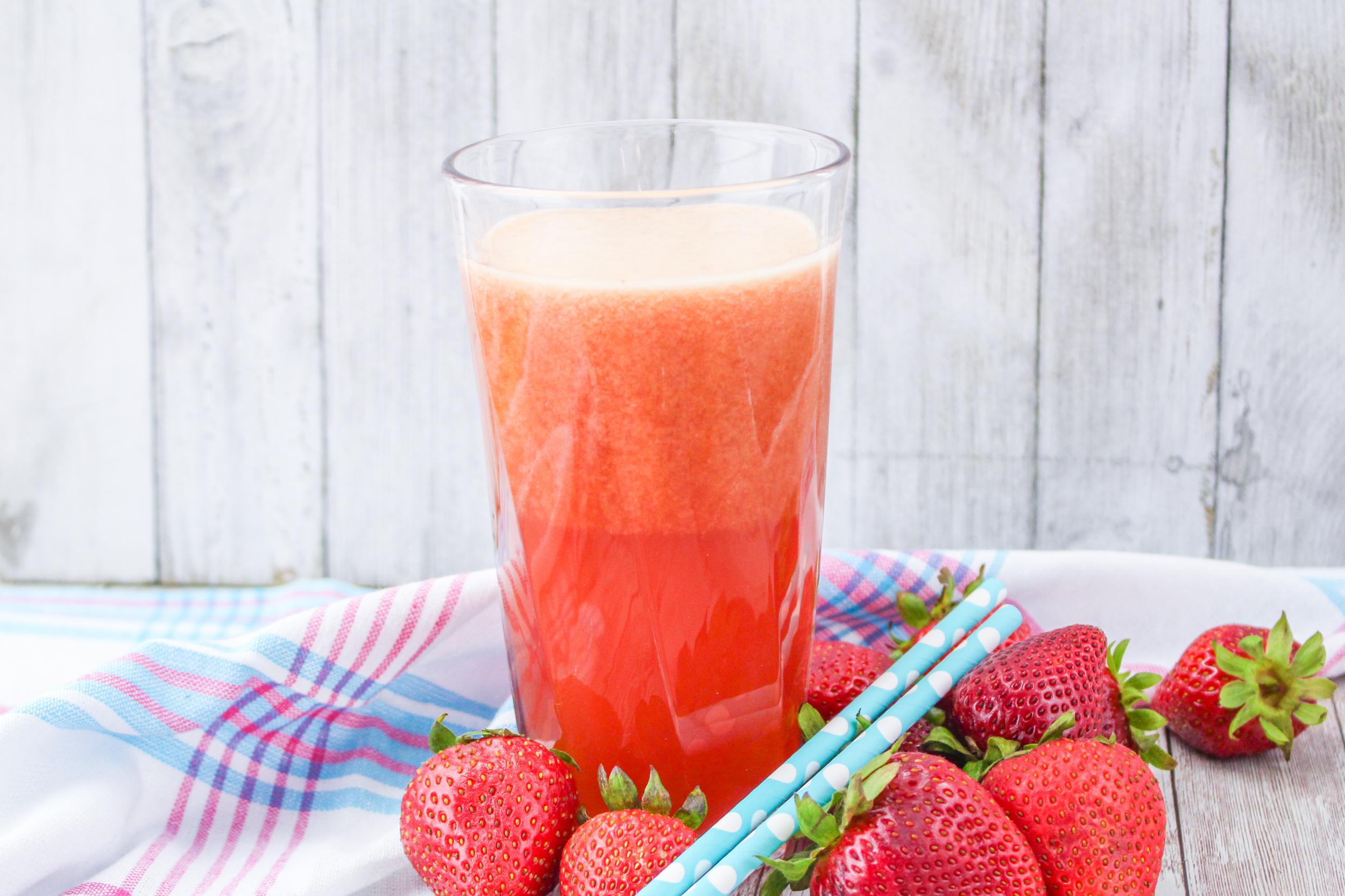 Boozy strawberry iced tea