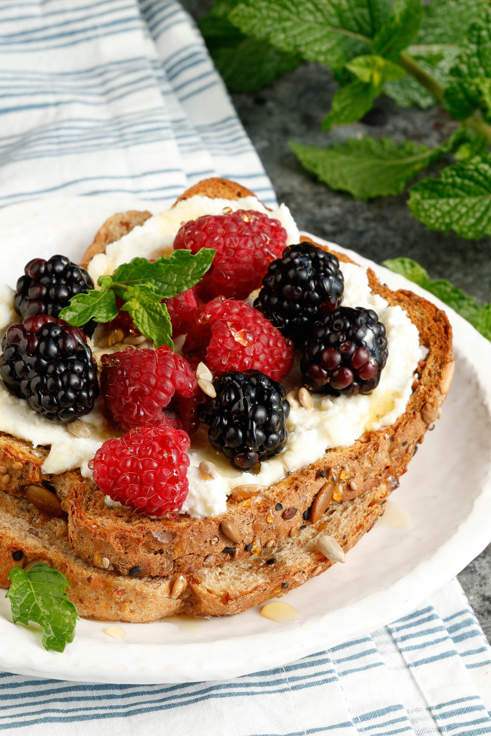 Toast with ricotta cheese and berries.