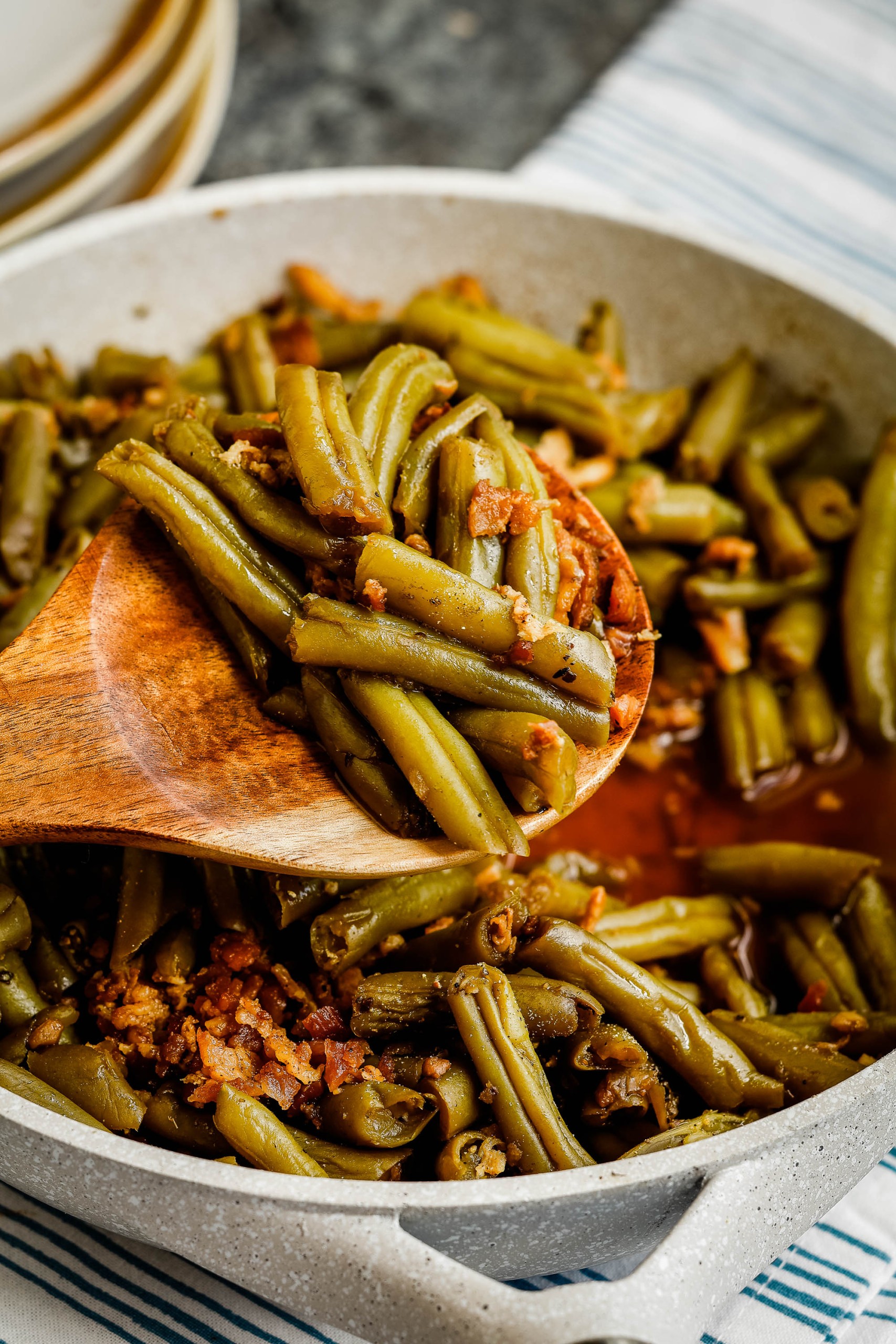 Pan full of green beans.