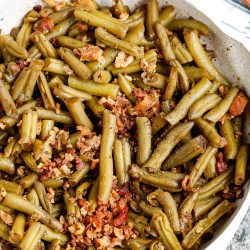 Pan full of green beans.