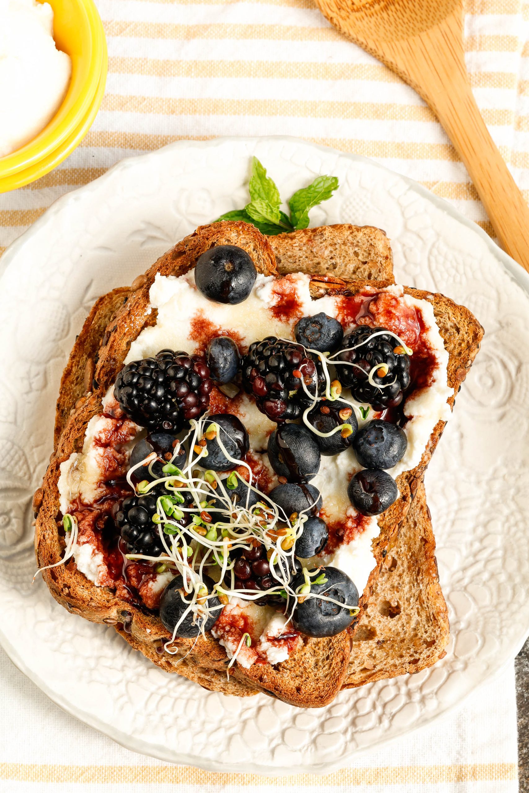 Healthy breakfast on a saucer.