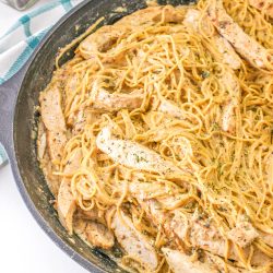 A skillet filled with chicken and pasta.