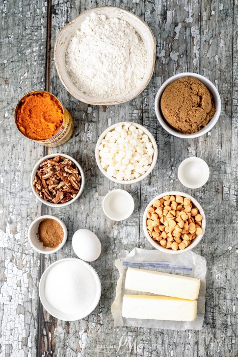 The ingredients for a pumpkin blondies